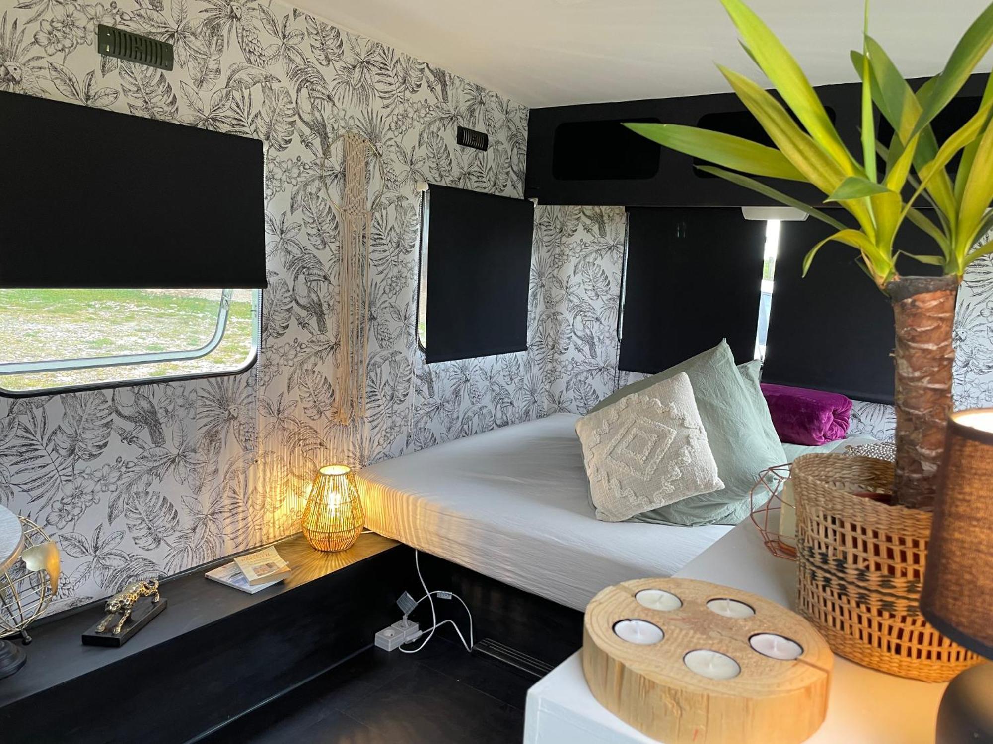 Caravane A La Nuitee Hotel Saint-Parize-le-Chatel ภายนอก รูปภาพ